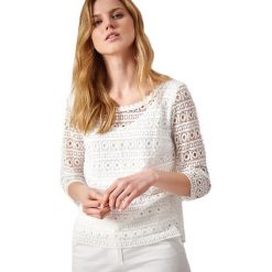 Bluzka w kolorze białym. Bluzki damskie marki Tatuum. W wyprzedaży za 119.95 zł.