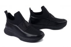 ARTIKER RELAKS 55C0035 czarny, botki damskie. Czarne botki damskie Artiker Relaks, bez obcasa, bez zapięcia. Za 226.86 zł.