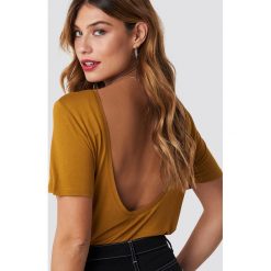 NA-KD T-shirt z odkrytymi plecami - Brown. T-shirty damskie marki NA-KD. Za 52.95 zł.