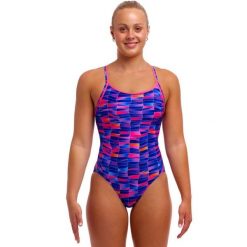Strój kąpielowy jednoczęściowy FUNKITA Warped Waves - Diamond Back. Czerwone kostiumy jednoczęściowe damskie FUNKITA, bez wzorów, sportowe, do pływania. Za 259.00 zł.