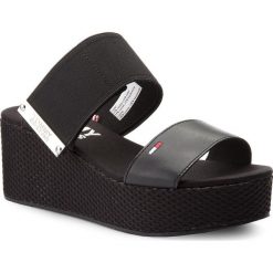 Klapki TOMMY JEANS - Material Mix Flatform Sandal EN0EN00217 Black 990. Bez kategorii marki Tommy Jeans. W wyprzedaży za 219.00 zł.