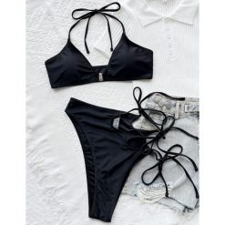 Bikini asymetryczne plażowe z elastycznego materiału Anja. Czarne bikini damskie Intica, na lato, m, bez wzorów. Za 139.00 zł.