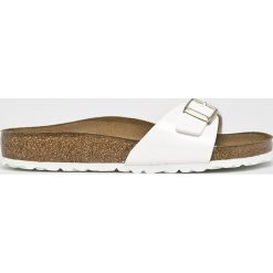 Birkenstock - Klapki Madrit Bs. Białe klapki damskie Birkenstock, bez wzorów, z materiału, bez obcasa, bez zapięcia. Za 249.90 zł.