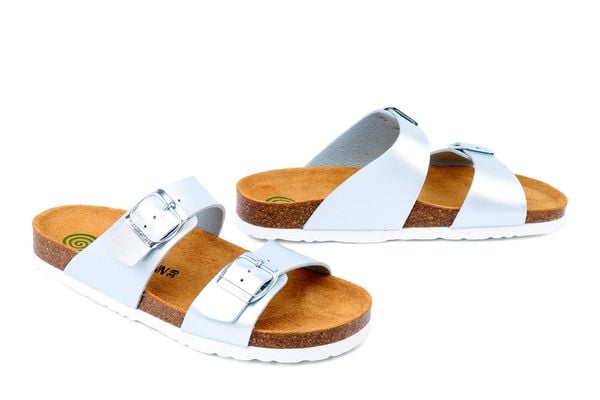 DR. BRINKMANN 700993-55 hellblau, klapki damskie. Niebieskie klapki damskie Dr. Brinkmann, bez wzorów, bez obcasa. Za 174.17 zł.