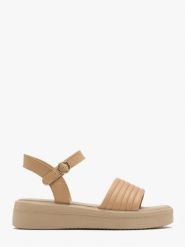 Beżowe sandały ze złotą sprzączką. Brązowe sandały damskie Ryłko, bez wzorów, ze skóry, bez obcasa, bez zapięcia. Za 329.99 zł.