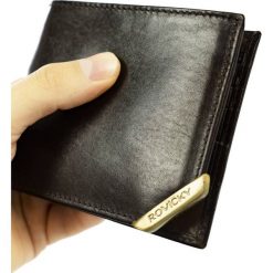 Portfel męski brązowy z okuciem Rovicky N993-RVTM-GL-6583 D. Brązowe portfele męskie ROVICKY, bez wzorów, ze skóry. Za 61.99 zł.