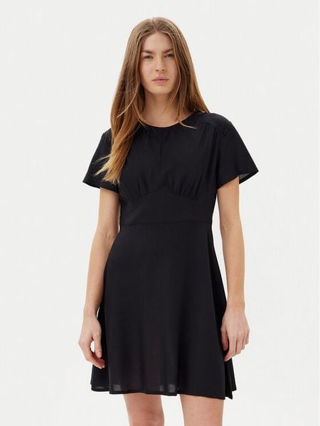 Volcom Sukienka codzienna Surfpunk B1312418 Czarny Regular Fit. Czarne sukienki damskie Volcom, na co dzień, m, bez wzorów, z wiskozy, bez kołnierzyka, bez ramiączek, proste. Za 159.99 zł.