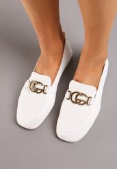 Białe Wsuwane Mokasyny z Kwadratowym Noskiem i Metalową Ozdobą Anelda. Białe mokasyny damskie Born2be, z jeansu, eleganckie. Za 59.99 zł.