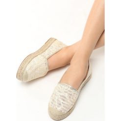Beżowe Espadryle Hometown. Brązowe espadryle damskie Born2be, w koronkowe wzory, z koronki. Za 29.99 zł.