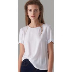 Koszulka basic - Kremowy. T-shirty damskie marki Mohito. Za 59.99 zł.