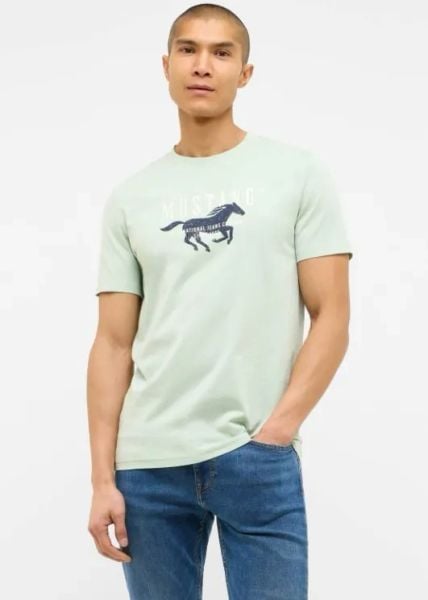 Męski T-Shirt Mustang Style Austin Frosty Green 1016484 6180. Zielone t-shirty męskie Mustang, m, bez wzorów, bez kołnierzyka. Za 69.99 zł.
