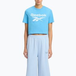 Koszulka Reebok Identity Big Logo Crop Tee. Niebieskie koszulki sportowe damskie REEBOK FITNESS, bez wzorów, na fitness i siłownię. Za 69.99 zł.