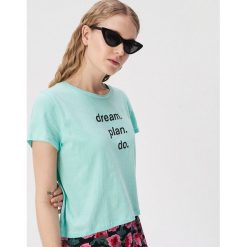 T-shirt z bawełny organicznej - Zielony. Zielone t-shirty damskie Sinsay, l, bez wzorów, z bawełny, bez kołnierzyka. W wyprzedaży za 7.99 zł.