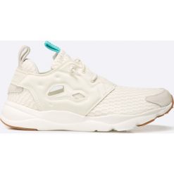 Reebok Classic - Buty Furylite Loom. Szare obuwie sportowe damskie Reebok Classic, z materiału. W wyprzedaży za 219.90 zł.