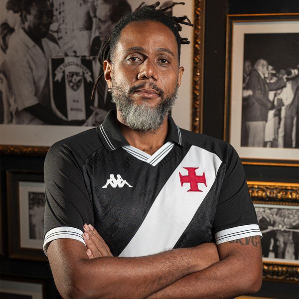 Koszulka Domowa Vasco da Gama 2025/26. Białe koszulki sportowe męskie Kappa, bez wzorów, bez kołnierzyka, bez ramiączek, do piłki nożnej. Za 422.50 zł.