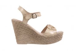 Sandały Bayla-099 0529 K Złoto, Skóra naturalna - 40. Żółte sandały damskie Bayla, bez wzorów, ze skóry, bez obcasa, na koturnie, bez zapięcia. W wyprzedaży za 89.10 zł.