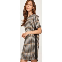 Answear - Sukienka. Szare sukienki damskie ANSWEAR, m, bez wzorów, z dzianiny, casualowe, bez kołnierzyka, bez ramiączek. Za 89.90 zł.