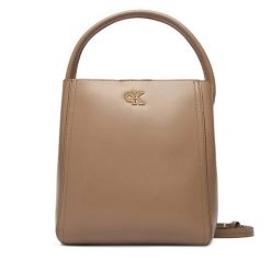 Torebka Calvin Klein. Brązowe torebki do ręki damskie Calvin Klein, bez wzorów, klasyczne, bez dodatków. Za 569.99 zł.