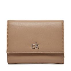 Portfel Calvin Klein. Brązowe portfele damskie Calvin Klein, bez wzorów. Za 159.99 zł.