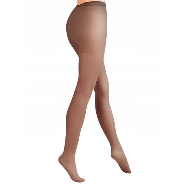 Brązowe rajstopy Gabriella Classic 20 den mocca. Brązowe skarpety damskie Gabriella, bez wzorów, z elastanu. Za 16.90 zł.