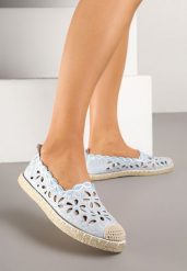 Niebieskie Espadryle Vices Ozdobione Ażurowym Wzorem i Ozdobną Plecionką Arivosa. Niebieskie espadryle damskie Renee, w ażurowe wzory, bez obcasa, na płaskiej podeszwie, bez zapięcia. Za 49.99 zł.
