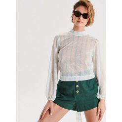 Bluzka z rozcięciem z tyłu - Biały. Bluzki damskie Cropp. Za 49.99 zł.