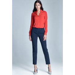 Granatowe Eleganckie Spodnie Cygaretki z Asymetrycznym Zapięciem. Spodnie materiałowe damskie marki Molly.pl. Za 129.90 zł.