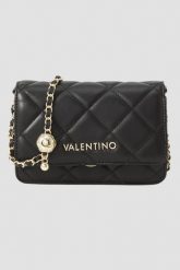 VALENTINO Czarna torebka damska Ocarina Flap Bag. Czarne listonoszki damskie Valentino by Mario Valentino, bez wzorów, ze skóry ekologicznej, bez dodatków. W wyprzedaży za 257.99 zł.