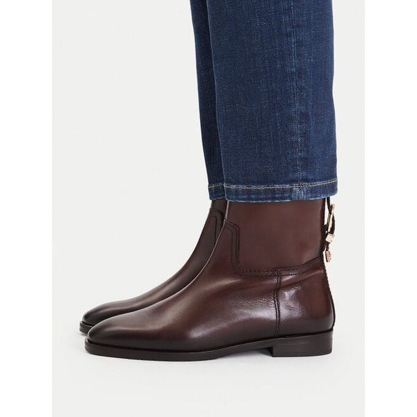 Botki U.S. Polo Assn. Brązowe botki damskie U.S. Polo Assn., bez obcasa, na płaskiej podeszwie, bez zapięcia. Za 449.99 zł.