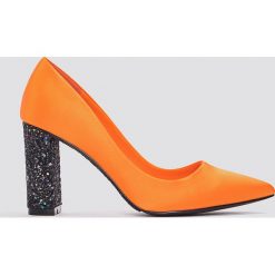 NA-KD Shoes Czółenka z błyszczącej satyny - Orange,Multicolor. Czółenka damskie marki bonprix. W wyprzedaży za 48.58 zł.