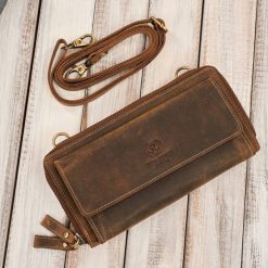 Skórzana kopertówka damska do ręki na ramię portfel damski Paolo Peruzzi T-137-HBR. Brązowe kopertówki damskie Paolo Peruzzi, bez wzorów, ze skóry. Za 139.00 zł.