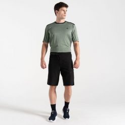 Spodenki fitness męskie Dare 2b Duration II. Czarne krótkie spodenki sportowe męskie Dare 2b, m, bez wzorów, na fitness i siłownię. W wyprzedaży za 356.60 zł.