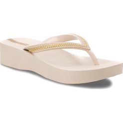 Japonki IPANEMA - Mesh III Plat Fem 82285 Beige/Beige 20354. Brązowe klapki damskie Ipanema, bez wzorów, z materiału, bez obcasa, na obcasie, bez zapięcia. W wyprzedaży za 79.00 zł.