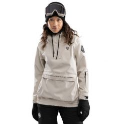 Damska kurtka snowboardowa Sporty zimowe SIROKO W3-W Haboob. Brązowe kurtki damskie SIROKO, bez wzorów, z softshellu, bez kaptura, narciarskie. W wyprzedaży za 294.95 zł.