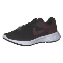 Buty do biegania damskie Nike Revolution 6 Next Nature. Fioletowe obuwie sportowe damskie Nike, bez wzorów, do biegania, nike revolution. Za 365.00 zł.