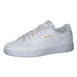 Buty do chodzenia damskie Puma Smash V2 Metallics JR. Białe obuwie sportowe damskie Puma, bez wzorów, z gumy, trekkingowe. Za 249.99 zł.