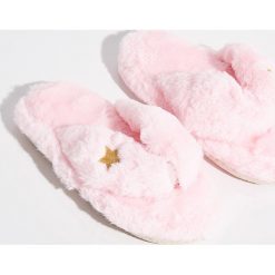 Pluszowe klapki - Różowy. Czerwone kapcie damskie Sinsay. Za 24.99 zł.