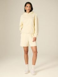 4F Spodenki dresowe damskie - żółte M. Żółte szorty damskie 4f, na lato, m, bez wzorów, z dresówki, z podwyższonym stanem. Za 79.99 zł.