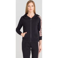 BLUZA DEHA. Czarne bluzy damskie Deha, l, bez wzorów, z bawełny, z kapturem. Za 244.50 zł.
