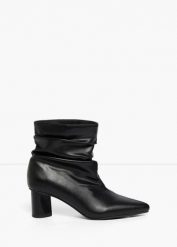 Botki z marszczeniem. Czarne botki damskie bonprix, eleganckie, bez obcasa, bez zapięcia. Za 169.99 zł.