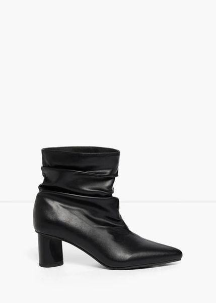 Botki z marszczeniem. Czarne botki damskie bonprix, eleganckie, bez obcasa, bez zapięcia. Za 169.99 zł.