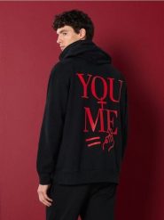 Bluza hoodie z nadrukiem - czarny. Czarne bluzy męskie Sinsay, l, bez wzorów, bez kaptura. Za 59.99 zł.