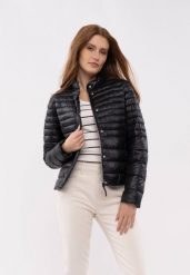 Kurtka pikowana casual J-COMO. Czarne kurtki damskie Volcano, l, bez wzorów, z materiału, bez kaptura. Za 289.99 zł.