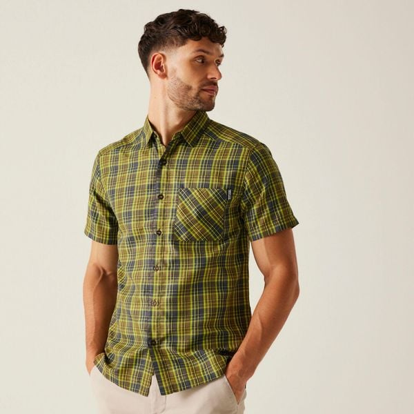 Koszula turystyczna męska Mindano IX z krótkim rękawem. Zielone koszule męskie Regatta, m, bez wzorów, z wiskozy, bez kołnierzyka, bez ramiączek, trekkingowe. W wyprzedaży za 168.65 zł.