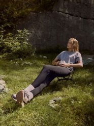 4F Legginsy z prążkowanej dzianiny damskie - czarne L. Czarne legginsy damskie 4f, l, bez wzorów, z dzianiny. Za 99.99 zł.