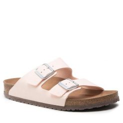 Klapki Birkenstock. Czerwone klapki damskie Birkenstock, bez wzorów, bez obcasa. Za 449.99 zł.