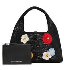 Torebka Marc Jacobs. Czarne torebki do ręki damskie Marc Jacobs, bez wzorów, klasyczne, bez dodatków. Za 1,039.00 zł.