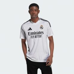 Koszulka Real Madrid 24/25 Home. Białe koszulki sportowe męskie Adidas, xl, bez wzorów, z materiału, bez kołnierzyka, bez ramiączek, do piłki nożnej. W wyprzedaży za 335.00 zł.