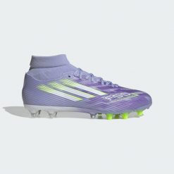Buty F50 Sparkfusion League do gry na naturalnej nawierzchni i sztucznej trawie. Fioletowe obuwie sportowe damskie Adidas, bez wzorów, do piłki nożnej. W wyprzedaży za 379.95 zł.