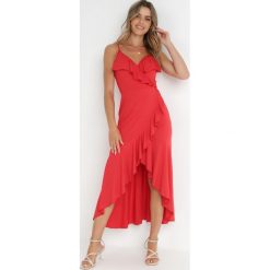 Czerwona Kopertowa Sukienka na Ramiączkach Zdobiona Falbanami Adathe. Czerwone sukienki damskie Born2be, l, z aplikacjami, eleganckie, bez kołnierzyka, bez ramiączek, midi, kopertowe. Za 109.99 zł.
